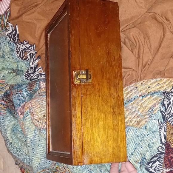 Unnamed vintage box